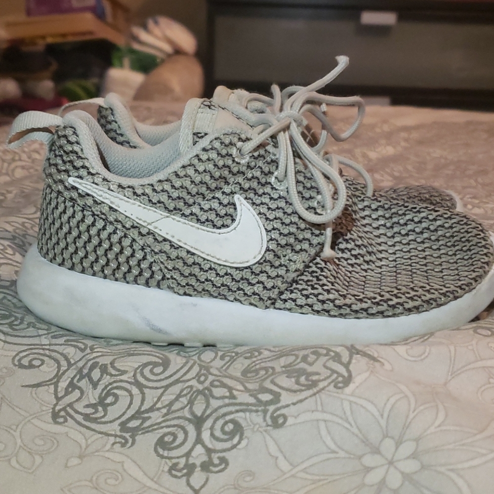 Nikes Boy Toddler Shoes sz 12